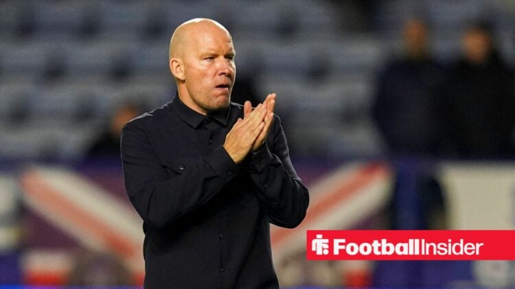 Henrik Pedersen clapping