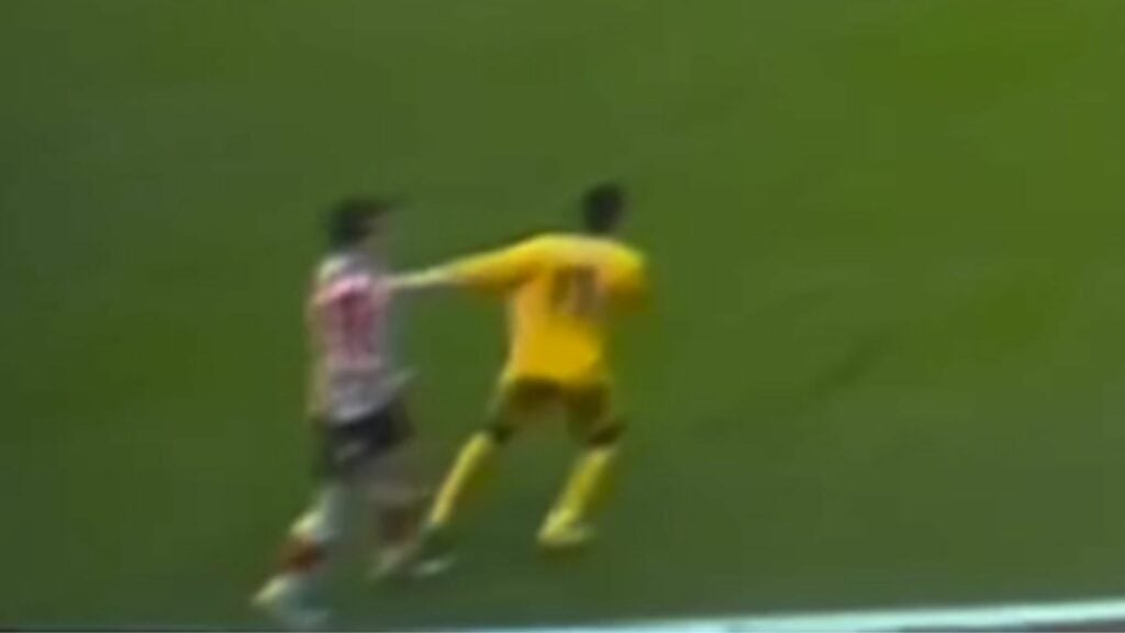 Yankuba Minteh and Luke O'Nien clash off-the-ball at the Stadium of Light on 14 March, 2026