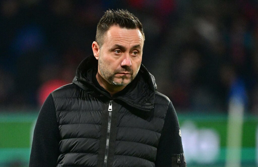 Roberto de Zerbi on the sidelines