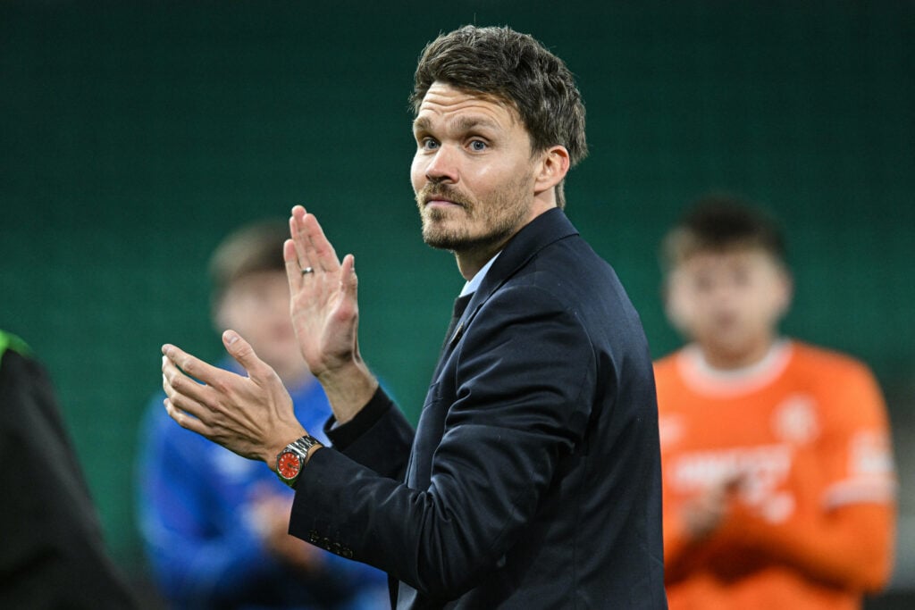 Danny Rohl applauding at Rangers